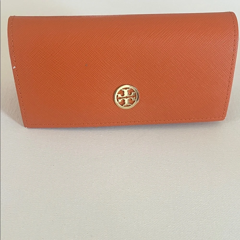 Tory Burch saffiano style
